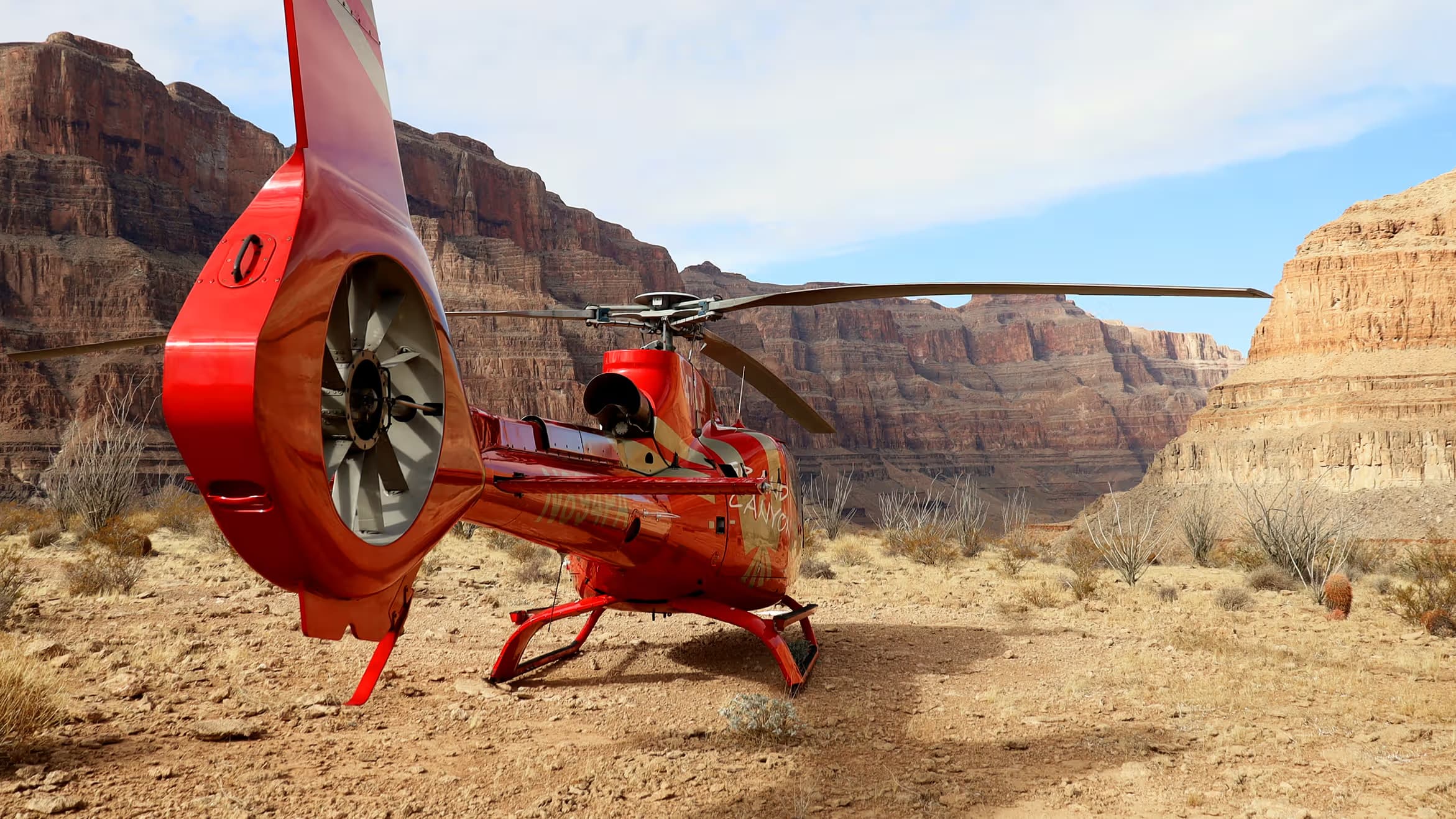 West Rim Bus Tour with Helicopter, Boat Ride, and Skywalk